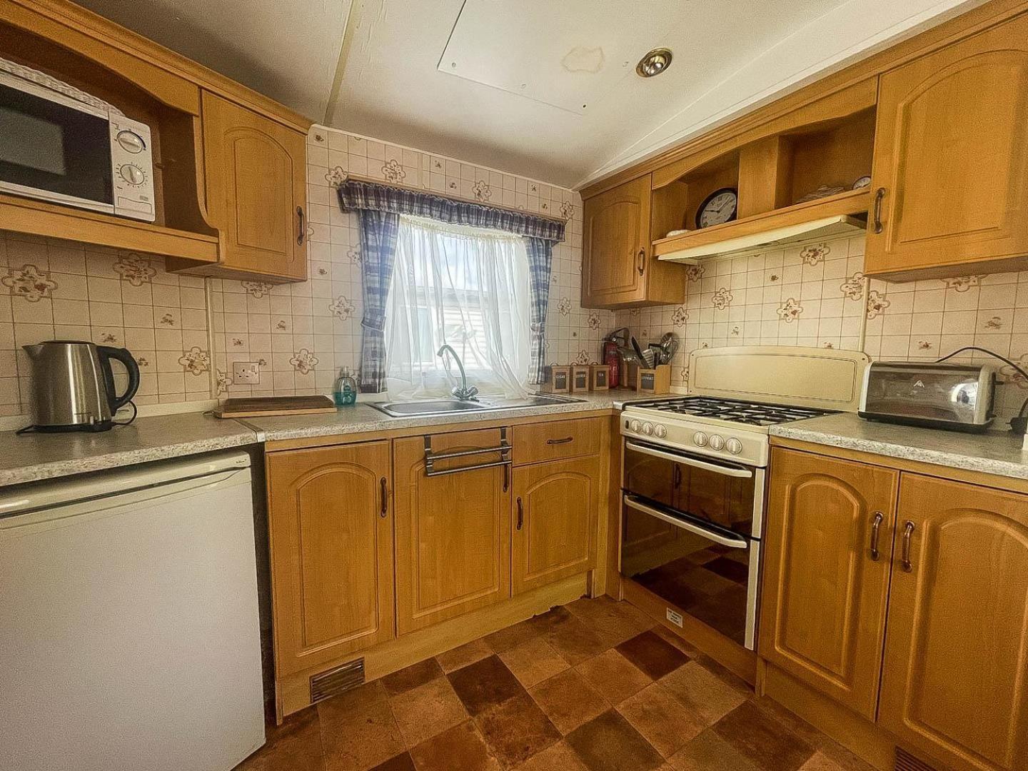 6 Berth Caravan With Decking Nearby Heacham Beach In Norfolk Ref 21047A Hotel Exterior photo