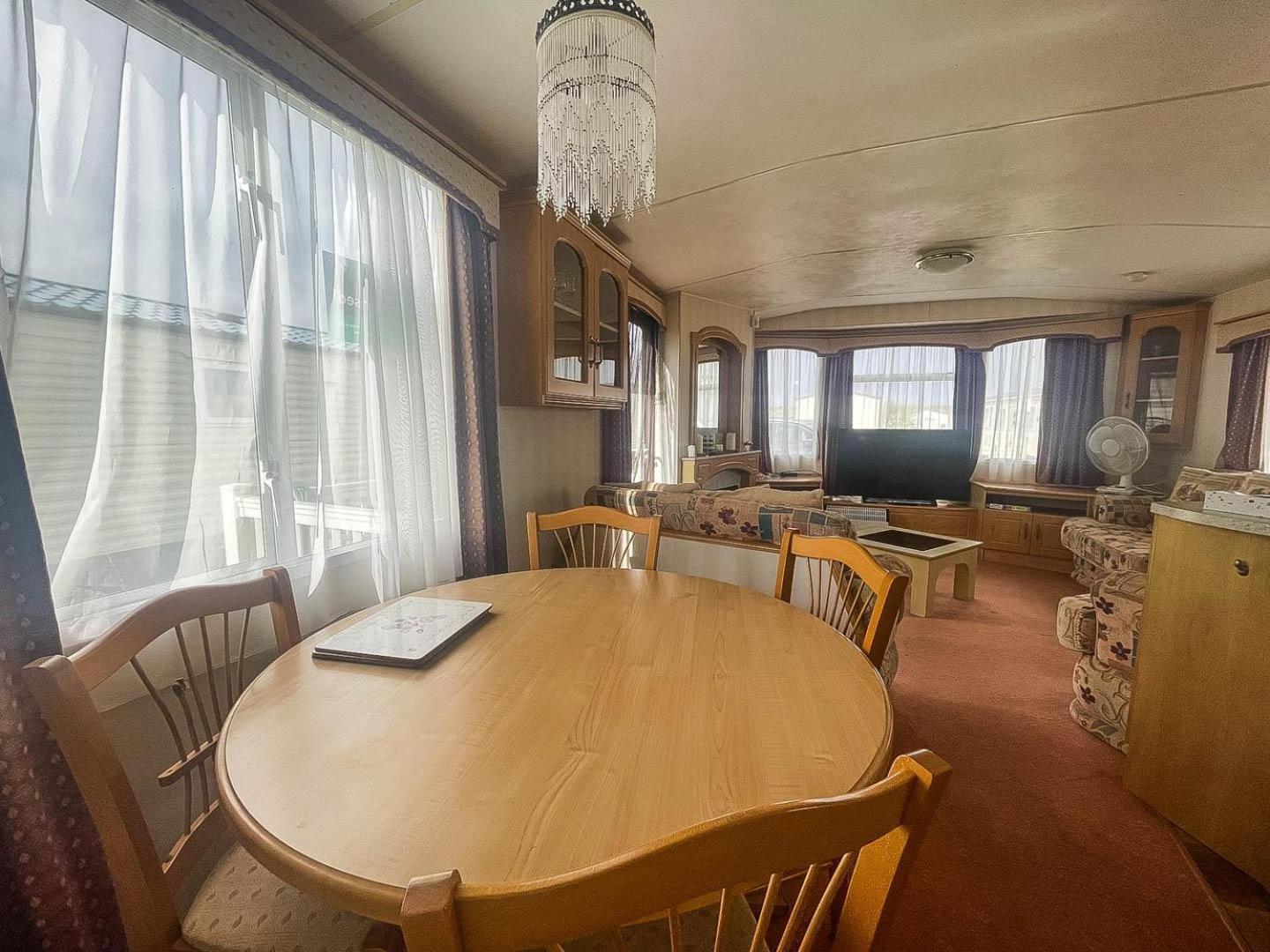 6 Berth Caravan With Decking Nearby Heacham Beach In Norfolk Ref 21047A Hotel Exterior photo
