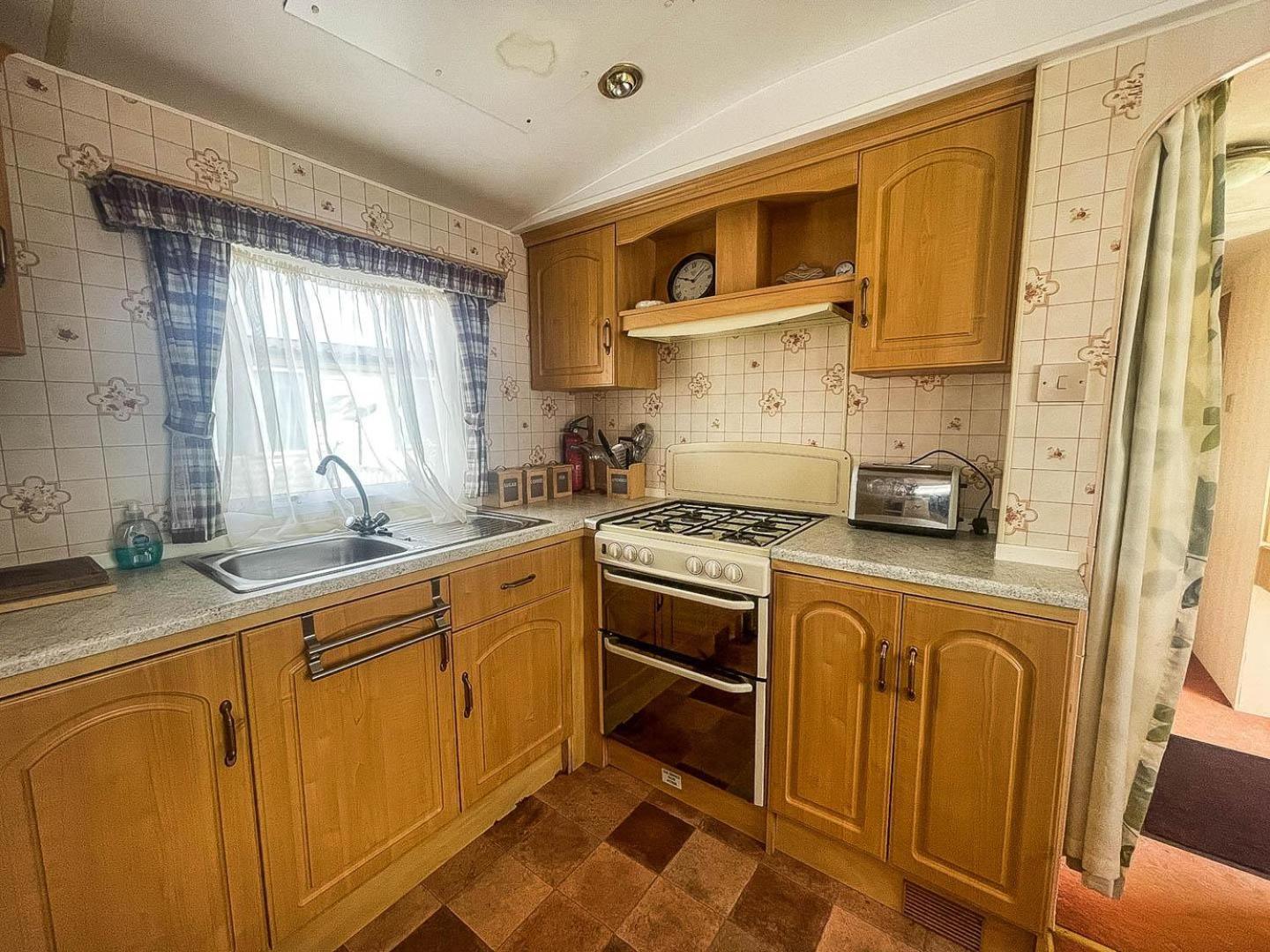 6 Berth Caravan With Decking Nearby Heacham Beach In Norfolk Ref 21047A Hotel Exterior photo