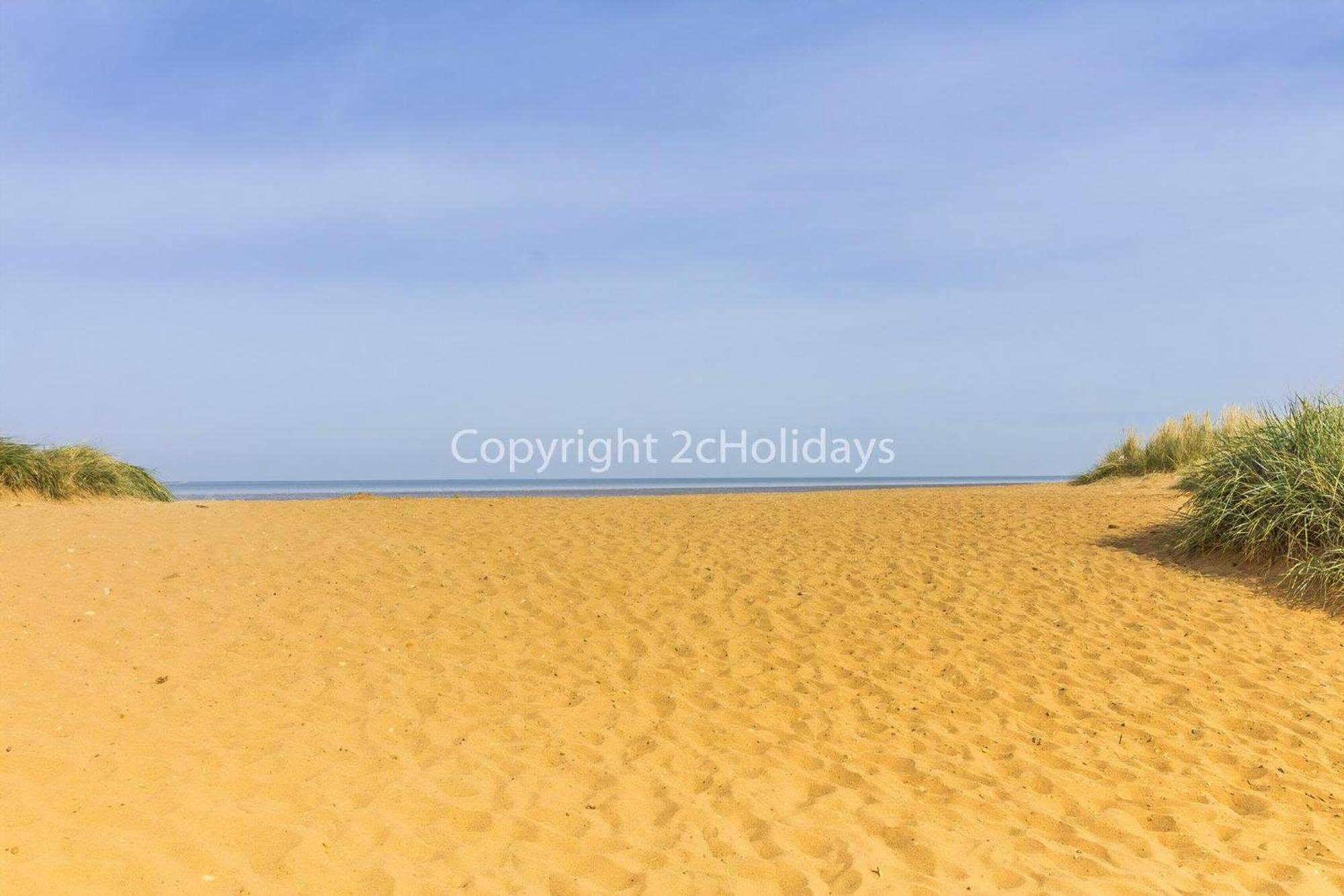 6 Berth Caravan With Decking Nearby Heacham Beach In Norfolk Ref 21047A Hotel Exterior photo