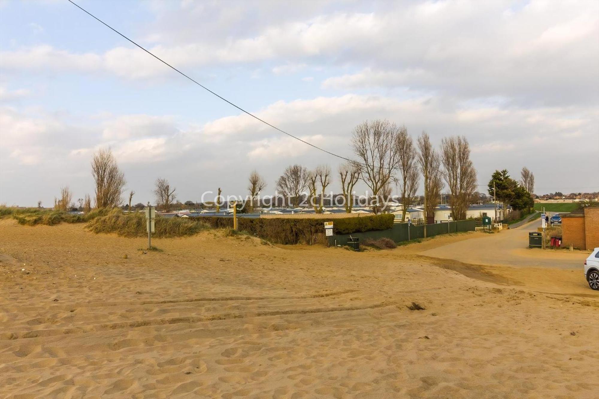 6 Berth Caravan With Decking Nearby Heacham Beach In Norfolk Ref 21047A Hotel Exterior photo